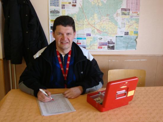 Le président qui assure les inscriptions
